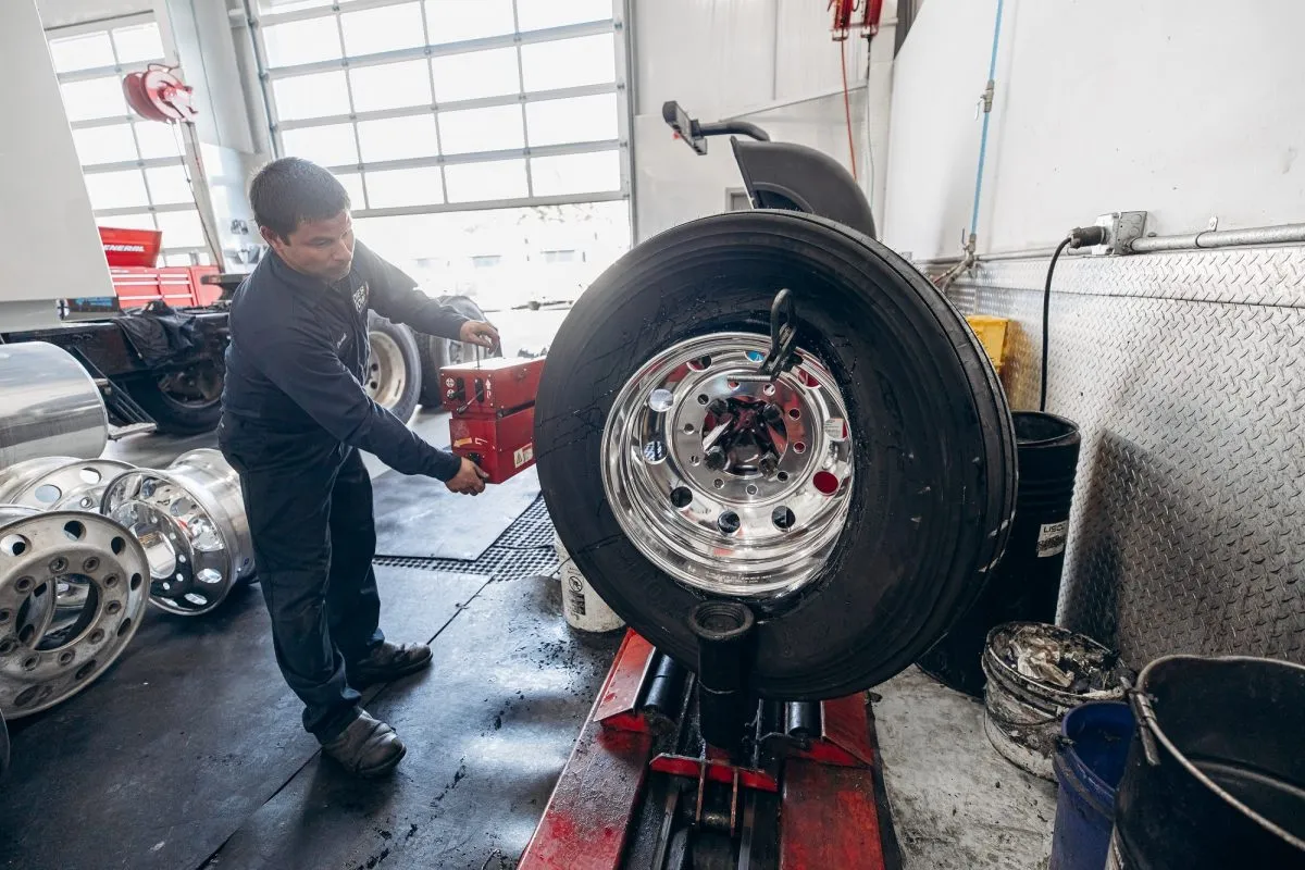 truck-wheel-balancing-service-1200x800
